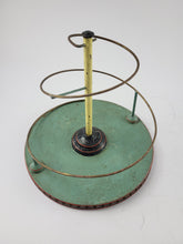 Laden Sie das Bild in den Galerie-Viewer, Märklin Kreisel Karussell "little Tich" No. 9160 GK