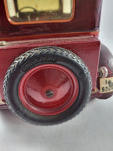 Laden Sie das Bild in den Galerie-Viewer, Märklin Luxus Limousine No. 5209 mit Originalkarton