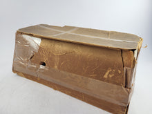 Laden Sie das Bild in den Galerie-Viewer, Märklin Luxus Limousine No. 5209 mit Originalkarton