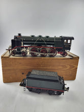 Laden Sie das Bild in den Galerie-Viewer, Märklin Spur 1 elektr. HR 66/13021 Grün in Holzkiste | 5.999€