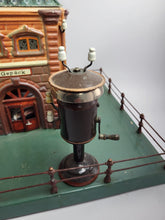 Laden Sie das Bild in den Galerie-Viewer, Märklin Bahnhof No. 2018 um 1909 79x32x46 cm