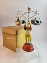 Laden Sie das Bild in den Galerie-Viewer, Georges Carette Clown Karussell um 1904 in Box