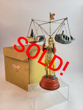 Laden Sie das Bild in den Galerie-Viewer, Georges Carette Clown Karussell um 1904 in Box