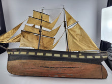 Laden Sie das Bild in den Galerie-Viewer,  Blechspielzeug Segelschiff um 1890 imposante 115 cm lang | 14.499€