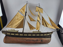 Laden Sie das Bild in den Galerie-Viewer,  Blechspielzeug Segelschiff um 1890 imposante 115 cm lang | 14.499€