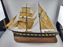 Laden Sie das Bild in den Galerie-Viewer,  Blechspielzeug Segelschiff um 1890 imposante 115 cm lang | 14.499€