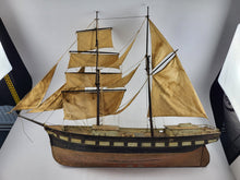 Laden Sie das Bild in den Galerie-Viewer,  Blechspielzeug Segelschiff um 1890 imposante 115 cm lang | 14.499€