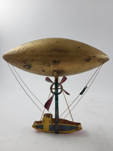 Laden Sie das Bild in den Galerie-Viewer, seltener französischer Heißluftballon 18 cm um 1900 | 2.399€
