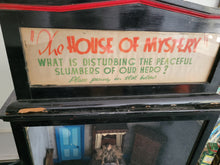 Laden Sie das Bild in den Galerie-Viewer, L. Lee Blackpool Lancs Münzautomat "The house of Mystery" | 9.999€