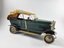 Laden Sie das Bild in den Galerie-Viewer, Doll & Co offenes Automobil 48 cm um 1920