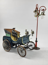 Laden Sie das Bild in den Galerie-Viewer, Carette Dampfautomobil mit Carette Straßenlaterne