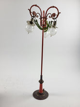 Laden Sie das Bild in den Galerie-Viewer, Carette Dampfautomobil mit Carette Straßenlaterne