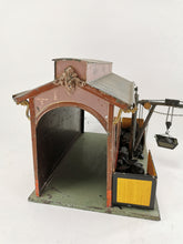 Laden Sie das Bild in den Galerie-Viewer, Rock & Graner Güterschuppen mit Bekohlungsanlage um 1900