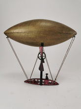 Laden Sie das Bild in den Galerie-Viewer, Französischer Heißluftballon um 1900 um 1900