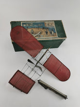 Laden Sie das Bild in den Galerie-Viewer, Märklin Stoss-Schleuder No. 9135 S Flugzeug im Originalkarton | 5.999€