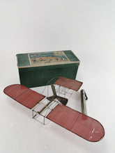 Laden Sie das Bild in den Galerie-Viewer, Märklin Stoss-Schleuder No. 9135 S Flugzeug im Originalkarton | 5.999€