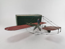 Laden Sie das Bild in den Galerie-Viewer, Märklin Stoss-Schleuder No. 9135 S Flugzeug im Originalkarton | 5.999€