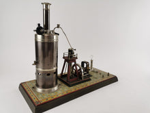 Laden Sie das Bild in den Galerie-Viewer, Bing Dampfmaschine mit Dynamo auf verziertem Zinn/Holzsockel & Gebrauchsanweisung | 1.549€