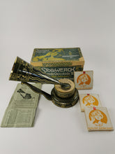 Laden Sie das Bild in den Galerie-Viewer, Stollwerck Blech Gramophone um 1903 | 6.299€