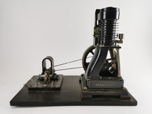 Laden Sie das Bild in den Galerie-Viewer, Plank stehender Vakuummotor Nr. 339/4 um 1914 | 4999€