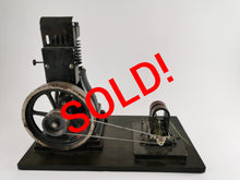 Laden Sie das Bild in den Galerie-Viewer, Plank stehender Vakuummotor Nr. 339/4 um 1914 | 4999€