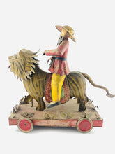 Laden Sie das Bild in den Galerie-Viewer, Asiatischer Löwenreiter um 1850 handlackiert imposante 52x23x48 | 6.499€