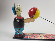 Load image into Gallery viewer, Linemar Popeye &amp; Oliveoyl playing Balls L: 48 cm | 1.399€
