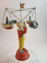 Laden Sie das Bild in den Galerie-Viewer, Georges Carette Clown Karussell um 1904 in Box
