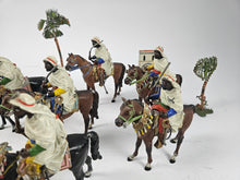 Load image into Gallery viewer, Heyde 7 x Arabians on horseback height: 13 cm in original condition | 5.999€

