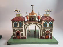 Load image into Gallery viewer, Marklin onion dome station No. 2004/1R 38x27 cm with hall | 8.599€
