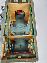 Load image into Gallery viewer, Märklin station No. 2012 34x21 cm with figures in fantastic original condition | 4.899€
