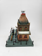Load image into Gallery viewer, Märklin station No. 2012 34x21 cm with figures in fantastic original condition | 4.899€
