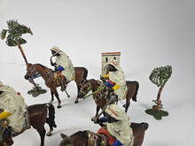 Load image into Gallery viewer, Heyde 7 x Arabians on horseback height: 13 cm in original condition | 5.999€
