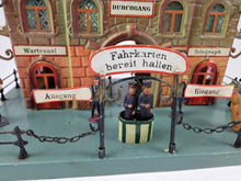 Load image into Gallery viewer, Märklin station No. 2012 34x21 cm with figures in fantastic original condition | 4.899€
