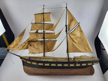 Laden Sie das Bild in den Galerie-Viewer,  Blechspielzeug Segelschiff um 1890 imposante 115 cm lang | 14.499€
