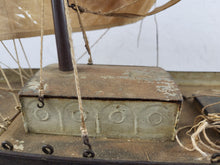 Laden Sie das Bild in den Galerie-Viewer,  Blechspielzeug Segelschiff um 1890 imposante 115 cm lang | 14.499€
