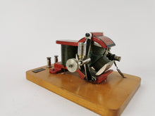 Laden Sie das Bild in den Galerie-Viewer, Märklin Starkstrommotor um 1909 handlackiert auf Holzfundament
