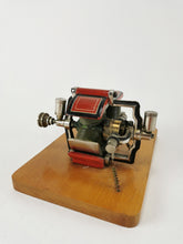 Load image into Gallery viewer, Marklin high voltage motor around 1909 handpainted on wood base | 4.199€
