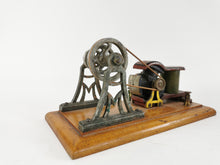 Laden Sie das Bild in den Galerie-Viewer, Märklin Starkstrommotor No. 3004 mit Vorgelege um 1900, handlackiert Kapp | 9.899€
