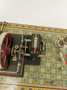 Bing steam engine with dynamo on a decorated tin and wood base | 1.549€