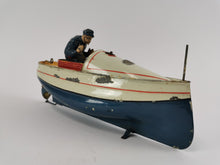 Laden Sie das Bild in den Galerie-Viewer, ABSOLUTE RARITÄT - Ernst Plank Rennboot 24 cm - Ausführung mit einem Steuermann! | 8.999€
