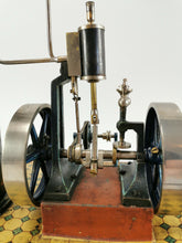 Laden Sie das Bild in den Galerie-Viewer, Märklin seltene Dampfmaschine Fliesenboden um 1903 32x25x35 cm | 5.499€
