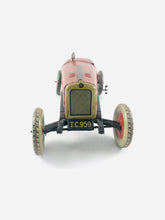 Laden Sie das Bild in den Galerie-Viewer, Tipp &amp; Co Rennwagen T.C. 959 36 cm mit Fahrer Litho Uhrwerk | 1.799€
